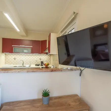 Hill Apartment *